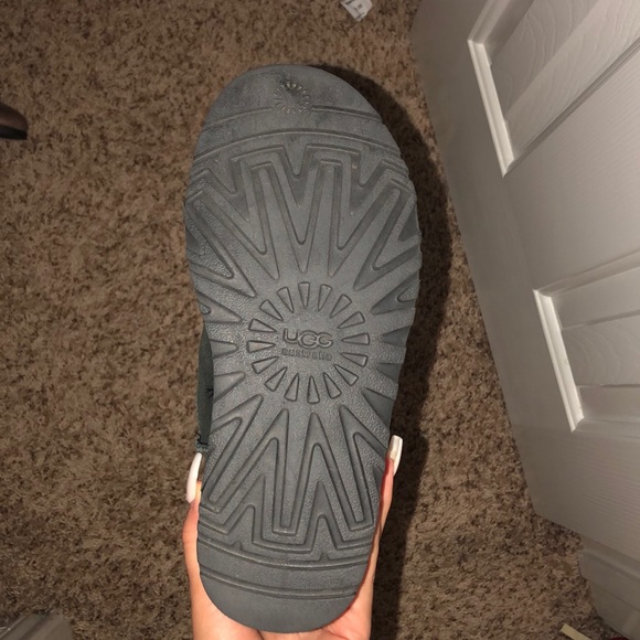 UGGS - Picture 6 of 7
